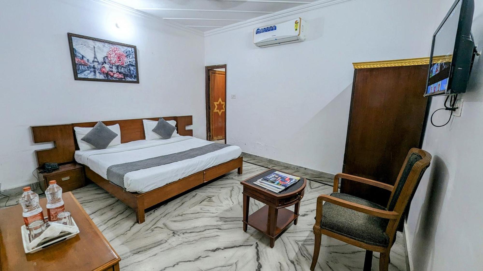 Hotel Lecston @Yashobhoomi Dwarka Sector - 25 Metro Station Delhi  Eksteriør bilde