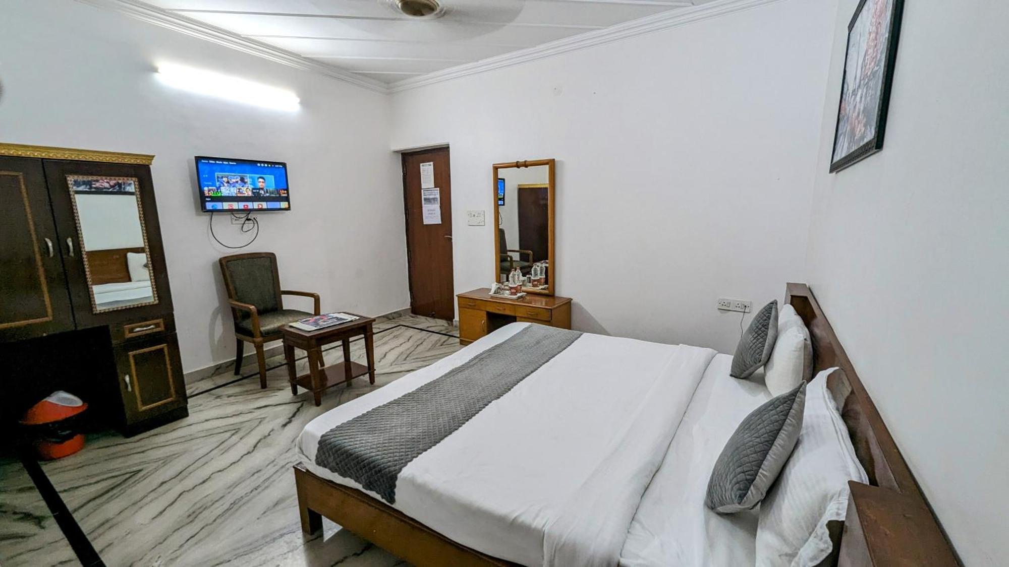 Hotel Lecston @Yashobhoomi Dwarka Sector - 25 Metro Station Delhi  Eksteriør bilde