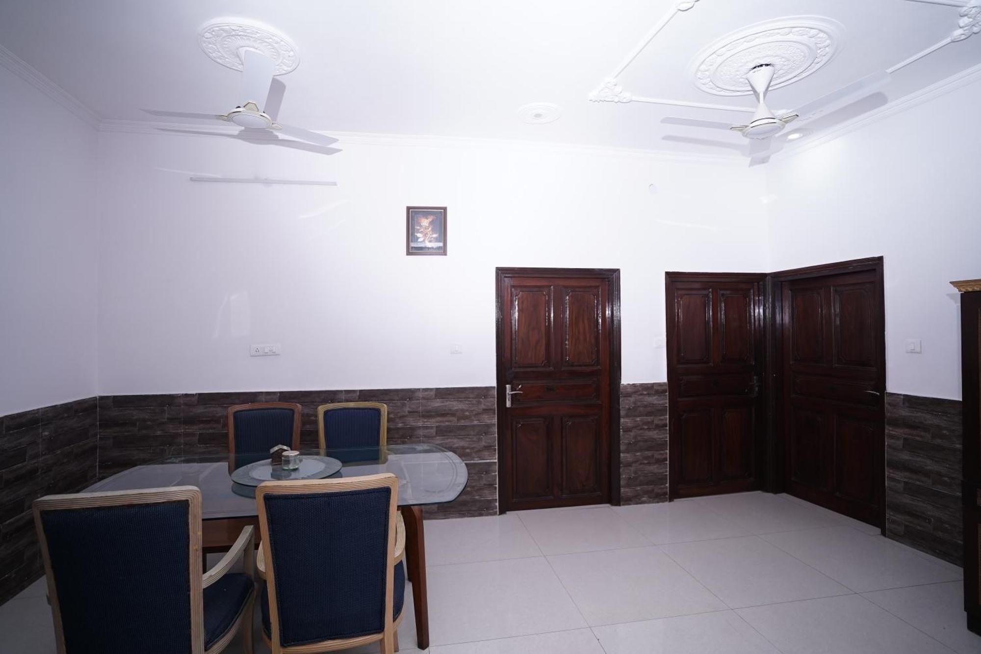 Hotel Lecston @Yashobhoomi Dwarka Sector - 25 Metro Station Delhi  Eksteriør bilde