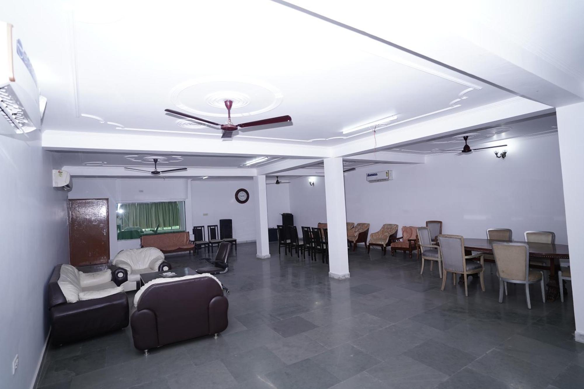 Hotel Lecston @Yashobhoomi Dwarka Sector - 25 Metro Station Delhi  Eksteriør bilde